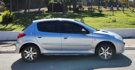 PEUGEOT 207 1.6 XS 16V FLEX 4P AUTOMÁTICO PEUGEOT 207 1.6 XS 16V FLEX 4P AUTOMÁTICO
